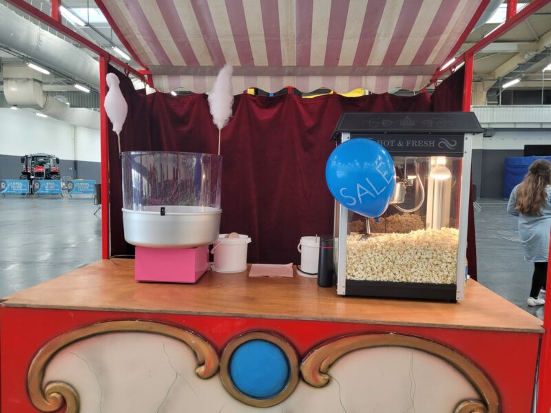 F745 STAND FORAIN GOURMANDISES
